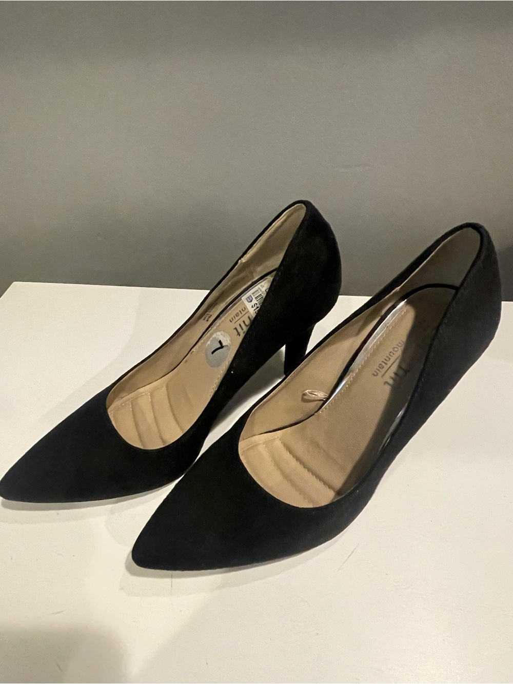 Elegant Black Pointed-Toe Women's Heels